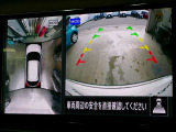 ☆全周囲カメラが駐車をアシスト☆4つの高解像度カメラで車の周囲を撮影!見えにくい死角の駐停車も驚く程に楽々です。バックカメラは、車庫入れの時は勿論、後方の安全確認もできて安心です♪