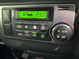 オートエアコンで快適な室内です。