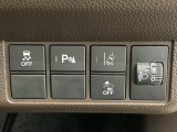 車がカーブの外側へ膨らんだり内側へ巻き込んだりする挙動を防止する横滑り防止装置、障害物センサー、万が一の時にあると心強いホンダセンシング機能-路外逸脱抑制機能・衝突軽減ブレーキ付きです!