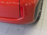 《インテリジェンスクリアランスソナー》駐車時など、低速走行時における衝突を緩和(ブレーキとアクセルを踏み間違えても、自動(被害軽減)ブレーキをかける装置です。