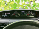 視認性の高いメーター類で、運転に必要な情報を的確に把握できます。運転状況が一目でわかり、安全運転をサポートします。