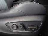 パワーシート搭載。微妙な調整が手軽にでき、ピッタリのポジションで運転することが可能です。