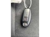 ★インテリジェントキー★バッグやポケットの中に入れたままでもドアのスイッチを押すだけでドア・バックドアを開閉可能。お買い物で手が塞がりがちな女性にも嬉しい装備です