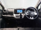 ◆インテリアパネル◆視界広々で非常に運転しやすくロングドライブでも疲れを感じさせないすっきりとまとまったインパネ周りです。