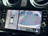 アラウンドビューモニター。上空から見下ろしているかのような映像を映し出して周囲を確認し、スムースな駐車をアシストします。