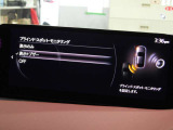 BSMは、車線変更時における運転者の後方確認を支援するシステムです。自車の後方から接近する車両を検知すると、接近表示灯(ミラーに設置)         と警報音で運転者に危険を知らせます。