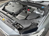 出力254ps、トルク350Nmを発生する2リッター直4直噴ガソリンターボエンジン。燃費は11.6km/リッター(JC08モード)