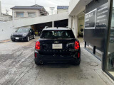 電動パワーゲートを装備。車両側スイッチやリモコン操作で楽々電動開閉が可能です