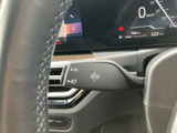 操作しやすい位置に配置されたウインカーレバーは、安全な車線変更をサポートします。スムーズな操作で、周囲への意思表示を確実に行えます。