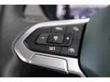 アダプティブクルーズコントロール(全車速追従機能付)は30-160kmhまで設定可能で、クルーズコントロールにレーダーセンサーを組み合わせたシステムとなります。長距離走行時などでの疲労を低減させます!
