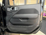 Jeepならではの頑丈性と気密性を高めたボディとなります。