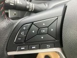 ステアリングスイッチでオーディオ操作が可能です。