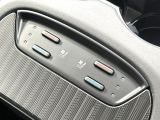 【シートベンチレーション】夏場は涼しい風でお尻や背中の熱やムレを防ぎ、冬はエアコンよりも早く温まってポカポカに!レザーシートにうれしい装備で、季節を問わず快適に過ごせます。