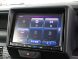 ナビゲーションは純正8インチメモリーナビを装着しております。AM、FM、CD、DVD再生、Bluetooth、フルセグTVがご使用いただけます。初めて訪れた場所でも安心ですね!