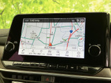 鮮明な地図表示で、目的地までスムーズに案内。運転に集中できる環境を提供します。遠出も安心です。