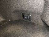 ラゲージルーム内にはアクセサリーコンセント(AC100V・1500W)が設置されています。災害などによる非常時に電力が必要なときに給電可能です。