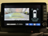 リバースギアに入れるだけで後方の表示へ切り替わります。夜間や雨の日の駐車も楽になりますよ。