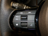 【ステアリングリモコン】ステアリングにオーディオ調節可能なスイッチが装備されていますので運転中でも視線をそらさずにオーディオの調節が可能です!