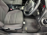 運転席シート足元です。