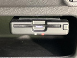 視認性の高いメーター類が、運転に必要な情報を的確に伝えます。運転に集中できる、落ち着いた空間です。