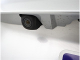 バックカメラが付いているので後方確認が非常にしやすいです。今や運転初心者も熟練者も必須装備!ついていて損はないですね♪