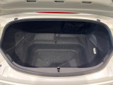 積み下ろしのしやすいデッキにはたっぷりと荷物を積み込んでいただけます。遊びから仕事まで、様々なシーンで頼れます♪