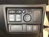 リアドアは乗り降りに便利な両側電動スライドドアです。また運転席に座っていながらスイッチ操作で自在にスライドドアを開け閉めできます。またVSA解除スイッチも装備しています。