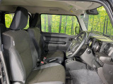 運転席シート廻りは使用感も少なく、良好な状態となっています。前オーナー様が丁寧に使っていたことがよくわかりますね。