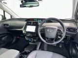 運転席まわりです。 各操作スイッチは使いやすい位置に配置されてます。
