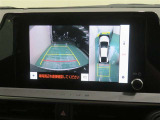 パノラミックビューモニター搭載。カメラで車両周囲の状況を映し出すため、狭い場所での駐車などに役立ちます。