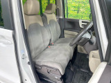 運転席シート廻りは使用感も少なく、良好な状態となっています。丁寧に使われていたことがよくわかりますね。