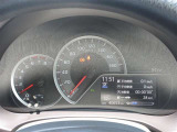 大きいメーターで見やすく、デジタルディスプレイには車の情報が表示されます!