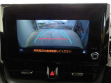 バックモニター付きで慣れない駐車場や車庫入れをサポートします。