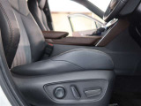 パワーシート搭載。微妙な調整が手軽にでき、ピッタリなポジションで運転することが可能です。