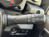 操作しやすい位置に配置されたウインカーレバー。直感的な操作で、安全な車線変更をサポートします。オートリターン機能も搭載。