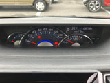 視認性の高いメーター類が、運転に必要な情報を的確に伝えます。直感的に操作でき、安全運転をサポートします。