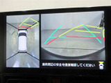 パノラミックビューモニター付きです。車両を上から見たような映像をディスプレイオーディオ画面に表示。運転席からの目視だけでは見にくい、車両周辺の状況をリアルタイムでしっかり確認できます。