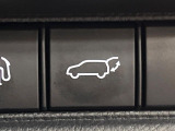 【パワーバックドア】スマートキーや運転席のボタンを押すだけでリアゲートが自動で開閉します!荷物を持っている時や、高い位置にあるバックドアを閉める際に便利な機能です♪