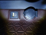 【USB給電】今では当たり前のUSB給電ソケットがついております。 スマホやデジカメなど出先や災害時の充電も可能です♪