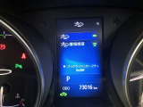 【プリクラッシュセーフティー】進路上の車両などに衝突の可能性があると判断した時には、警報を発して回避操作を促します。その時にブレーキを踏むと強力なブレーキアシストが作動します。