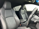 しっかりとしていて上質な座り心地のシートです。 座り心地も良くて長時間の運転も快適ですよ。 肌触りの良いシートが評判です。