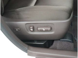 パワーシート搭載。微妙な調整が手軽にでき、ピッタリのポジションで運転することが可能です。