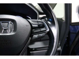 Hondaセンシングの機能のひとつ、アダプティブクルーズコントロール付!アクセルから足を離しても設定したスピードと前車との車間を保ち走行してくれます!車線維持もアシスト☆高速道路で疲労軽減ですね☆