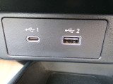 2種類のUSB入力端子が装備されています。