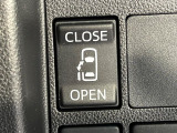 【パワースライドドア】スマートキーや運転席のスイッチでスライドドアの開閉が可能♪電動だから力を入れてドアを開ける必要が無く、小さいお子様でも、重い荷物を持っている時もラクに開け閉めできます♪