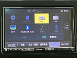 ラジオはもちろん、CDやUSBなど様々なメディアに対応。お好みの音楽で、快適なドライブをお楽しみいただけます。