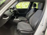 運転しやすい視界と、操作しやすい配置が魅力です。快適なドライブをサポートする、機能的な空間です。上質な時間を過ごせます。