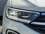 LEDマトリックスヘッドライト「IQ.LIGHT」。対向車や先行車を検知し、LEDを個別制御。まぶしさを抑えながら、夜間の視界をしっかり確保。