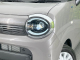 【LEDヘッドライト】悪天候や夜間走行時も良好な視界を確保し安心して運転できる高輝度LEDヘッドライトを装備!点灯速度が早く、消費電力も抑えられています。