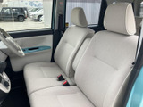 運転しやすい配置のメーター類は、視認性も高く、安全運転をサポートします。清掃された室内は、気持ちよく運転に集中できます。
